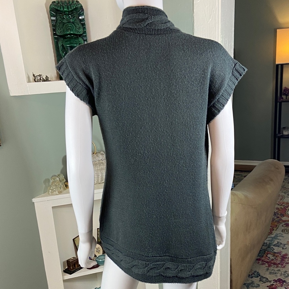 3/$12 Vintage Red Paint y2k shrug Cable Knit Open Front Sweater Vest Gray Medium - Picture 6 of 8
